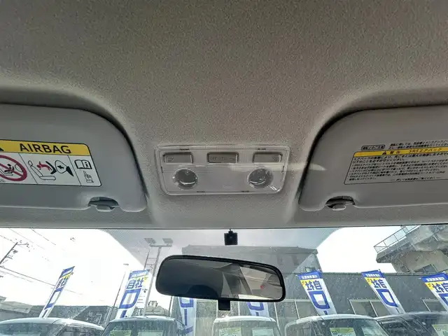 トヨタ アクア X－URBAN 京都府 2015(平27)年 9.7万km ライムホワイトパールクリスタルシャイン (株)IDOMが運営する【じしゃロン伏見店】の自社ローン対象車両になります。こちらは現金ご利用時の価格です。自社ローンご希望の方は別途その旨お申付け下さい。/カーオーディオ(AM/FM/CD/AUX/USB)/ETC/ハーフレザーシート/純正16インチアルミホイール/スマートキー/プッシュスタート/純正フロアマット/LEDヘッドライト/オートライト