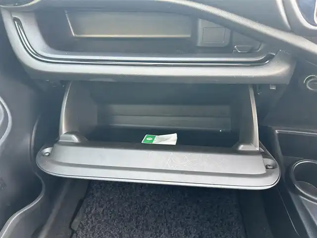 トヨタ アクア X－URBAN 京都府 2015(平27)年 9.7万km ライムホワイトパールクリスタルシャイン (株)IDOMが運営する【じしゃロン伏見店】の自社ローン対象車両になります。こちらは現金ご利用時の価格です。自社ローンご希望の方は別途その旨お申付け下さい。/カーオーディオ(AM/FM/CD/AUX/USB)/ETC/ハーフレザーシート/純正16インチアルミホイール/スマートキー/プッシュスタート/純正フロアマット/LEDヘッドライト/オートライト