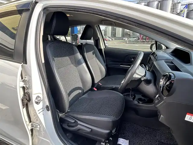 トヨタ アクア X－URBAN 京都府 2015(平27)年 9.7万km ライムホワイトパールクリスタルシャイン (株)IDOMが運営する【じしゃロン伏見店】の自社ローン対象車両になります。こちらは現金ご利用時の価格です。自社ローンご希望の方は別途その旨お申付け下さい。/カーオーディオ(AM/FM/CD/AUX/USB)/ETC/ハーフレザーシート/純正16インチアルミホイール/スマートキー/プッシュスタート/純正フロアマット/LEDヘッドライト/オートライト