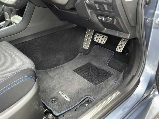 スバル レヴォーグ 1．6GT－S アイサイト 島根県 2014(平26)年 6.4万km スティールブルーグレーM アイサイト/4WD/ターボ/社外7インチSDナビゲーション(CN-R300D)/フルセグ SD CD DVD/レーダークルーズコントロール/バックカメラ/パドルシフト/D/N席パワーシート/LEDヘッドライト/AUTOライト/フォグライト/ETC/電子パーキング/アイドリングストップ/革巻きステアリング/ISOFIX/純正18インチアルミホイール