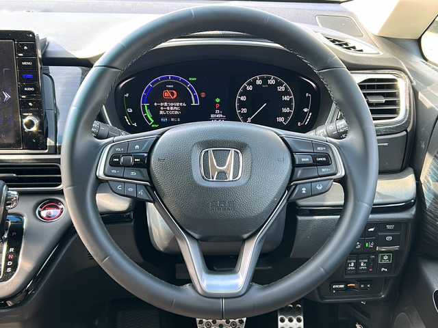 ホンダ オデッセイ ハイブリッド e:HEVアブソルート EX 茨城県 2022(令4)年 3.2万km プレミアムヴィーナスブラックP ラッピング加工/フリップダウンモニター/純正ディーラーオプションナビ/CD/DVD/Bluetooth/フルセグTV/アラウンドビューモニター/ブラインドスポットモニター/衝突被害軽減システム/レーンキープアシスト/コーナーセンサー/パーキングアシスト/両側パワースライドドア/レーダークルーズコントロール/レザーシート/D＆N席シートヒーター/純正18インチアルミホイール/ハンズフリーアクセスパワーテールゲート/オットマン/ビルトインETC2.0/オートライト/オートマチックハイビーム/LEDヘッドライト