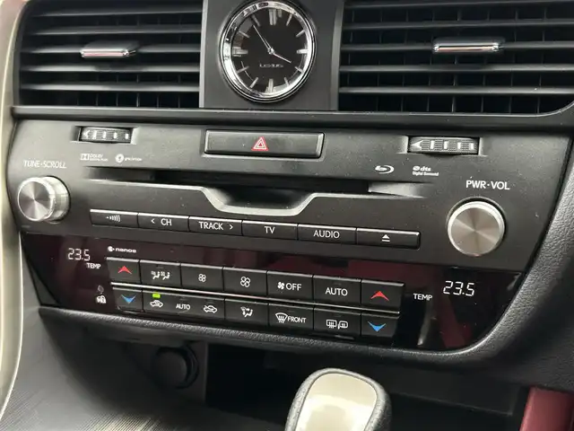 レクサス ＲＸ 450h Fスポーツ 東京都 2015(平27)年 4.3万km ホワイトノーヴァガラスフレーク Lexus Safety System/・プリクラッシュセーフティ/・レーントレーシングアシスト/・オートマチックハイビーム /・レーダークルーズコントロール/・ヘッドアップディスプレイ/パドルシフト/純正ナビ/フルセグTV/バックカメラ/ETC2.0/前後ドライブレコーダー/100V電源/ルーフレール/レザーシート/パワーシート/シートヒーター/ベンチレーション/ステアリングヒーター/後席ロールサンシェード/パワーバックドア/LEDヘッドライト/ドアバイザー/20インチ純正アルミホイール