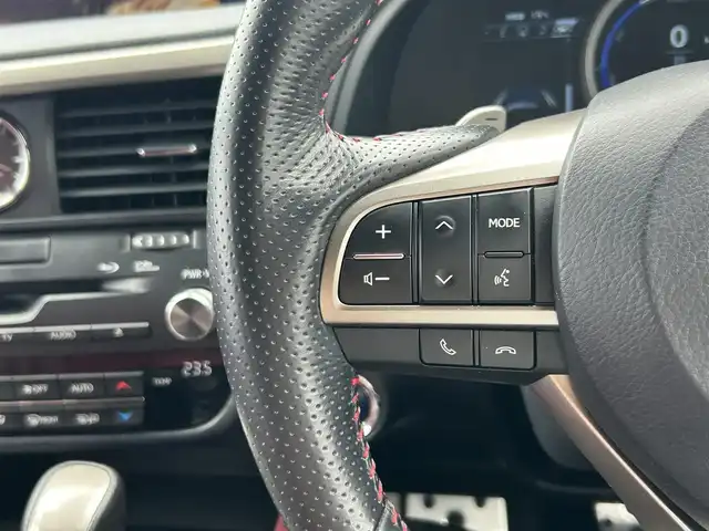 レクサス ＲＸ 450h Fスポーツ 東京都 2015(平27)年 4.3万km ホワイトノーヴァガラスフレーク Lexus Safety System/・プリクラッシュセーフティ/・レーントレーシングアシスト/・オートマチックハイビーム /・レーダークルーズコントロール/・ヘッドアップディスプレイ/パドルシフト/純正ナビ/フルセグTV/バックカメラ/ETC2.0/前後ドライブレコーダー/100V電源/ルーフレール/レザーシート/パワーシート/シートヒーター/ベンチレーション/ステアリングヒーター/後席ロールサンシェード/パワーバックドア/LEDヘッドライト/ドアバイザー/20インチ純正アルミホイール