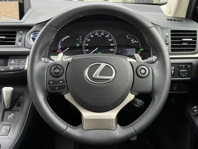 レクサス ＣＴ 200h バージョンC 栃木県 2014(平26)年 8.3万km ブラック 電動ムーンルーフ/純正SDナビ/Bluetoothオーディオ/DVD再生機能/フルセグTV走行中視聴可能/ステアリングリモコン/バックカメラ/前席パワーシート/前席シートヒーター/クリアランスソナー /クルーズコントロール/ビルトインETC/パドルシフト/LEDヘッドライト&フォグランプ/オプション純正17インチAW/前後ドライブレコーダー/スマートキー×2/カードキー×1
