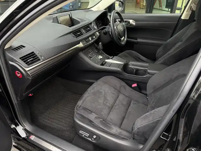 レクサス ＣＴ 200h バージョンC 栃木県 2014(平26)年 8.3万km ブラック 電動ムーンルーフ/純正SDナビ/Bluetoothオーディオ/DVD再生機能/フルセグTV走行中視聴可能/ステアリングリモコン/バックカメラ/前席パワーシート/前席シートヒーター/クリアランスソナー /クルーズコントロール/ビルトインETC/パドルシフト/LEDヘッドライト&フォグランプ/オプション純正17インチAW/前後ドライブレコーダー/スマートキー×2/カードキー×1