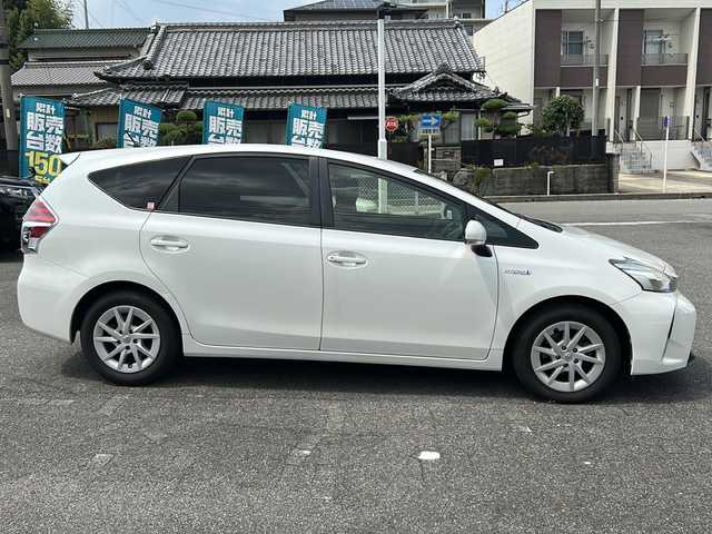 トヨタ プリウス α S 愛知県 2015(平27)年 8.3万km ホワイトパールクリスタルシャイン /禁煙車//ワンオーナー//社外ナビ・フルセグTV//ETC//バックカメラ//電動格納ウィンカーミラー//TRC//ECO.PWR.EVモード//オートライト//フォグランプ//プッシュスタート//純正フロアマット//新車保証書//取扱説明書//スペアキー