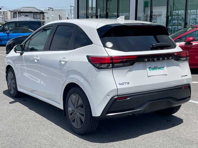 日産 ノート X 長崎県 2023(令5)年 6.7万km ピュアホワイトパール 純正メモリーナビ/BT/USB/HDMI/フルセグTV/アラウンドビューモニター/エマージェンシーブレーキ/プロパイロット/デジタルインナーミラー/ステアリングスイッチ/ハンドル支援/オートマチックハイビーム/コーナーセンサー前後/ビルトインETC2.0/スマートキー×2