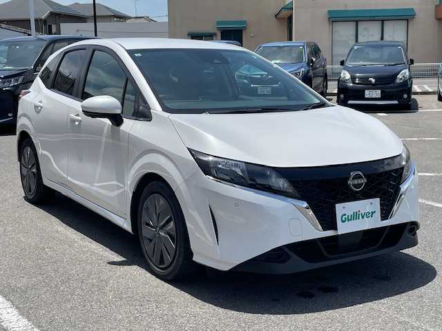 日産 ノート X 長崎県 2023(令5)年 6.7万km ピュアホワイトパール 純正メモリーナビ/BT/USB/HDMI/フルセグTV/アラウンドビューモニター/エマージェンシーブレーキ/プロパイロット/デジタルインナーミラー/ステアリングスイッチ/ハンドル支援/オートマチックハイビーム/コーナーセンサー前後/ビルトインETC2.0/スマートキー×2