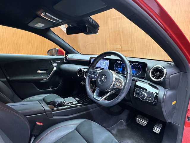 メルセデス・ベンツ Ａ２００ｄ AMGライン 千葉県 2019(令1)年 4.6万km ジュピターレッド ＡＣＣ　/半革シート　/ナビ　/ＴＶ　/Ｂカメラ　/電動シート　/シートヒーター　/アクティブパーキングアシスト　/ＬＥＤヘッドライト　/オートハイビーム　/衝突軽減Ｂ　/ＢＳＭ　/ＬＫＡ　/ＥＴＣ　/ドラレコ　/禁煙車