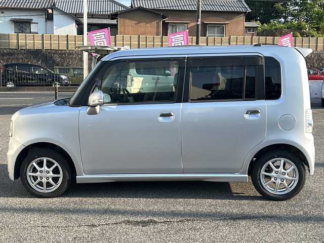 ダイハツ ムーヴ コンテ カスタム G 愛知県 2013(平25)年 4.7万km ブライトシルバーメタリック /禁煙車//ワンオーナー//新車保証書//取扱説明書//電動格納ウィンカーミラー//社外オーディオ//スマートキー//ドアバイザー//HIDライト//純正１４インチアルミ//純正フロアマット
