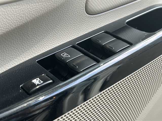 日産 デイズ J 高知県 2019(平31)年 7.3万km ホワイト 純正フルセグナビ　/（ＭＪ１１８Ｄ－Ｗ）/【Ｂｌｕｅｔｏｏｔｈ　ＣＤ　ＴＶ　】/衝突被害軽減システム/純正フロアマット/ドライブレコーダー　/保証書　/取扱説明書