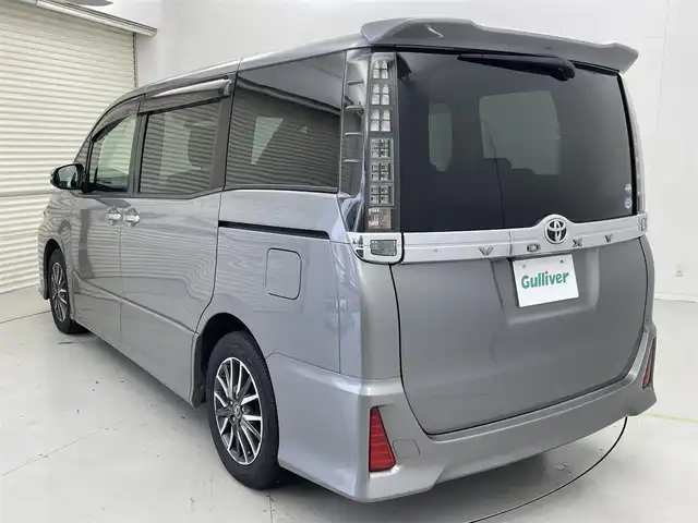トヨタ ヴォクシー ZS 煌 茨城県 2016(平28)年 8.6万km アイスチタニウムマイカメタリック 純正ナビ/バックカメラ/フルセグ/衝突被害軽減ブレーキ/車線逸脱抑制装置/オートマチックハイビーム/両側電動スライドドア/ETC/純正16インチAW/LEDヘッドライト/スマートキー