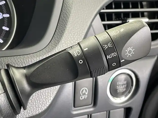 トヨタ ヴォクシー ZS 煌 茨城県 2016(平28)年 8.6万km アイスチタニウムマイカメタリック 純正ナビ/バックカメラ/フルセグ/衝突被害軽減ブレーキ/車線逸脱抑制装置/オートマチックハイビーム/両側電動スライドドア/ETC/純正16インチAW/LEDヘッドライト/スマートキー