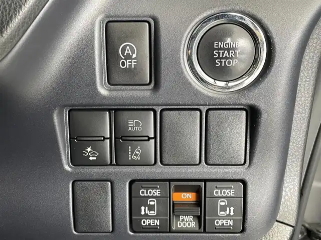 トヨタ ヴォクシー ZS 煌 茨城県 2016(平28)年 8.6万km アイスチタニウムマイカメタリック 純正ナビ/バックカメラ/フルセグ/衝突被害軽減ブレーキ/車線逸脱抑制装置/オートマチックハイビーム/両側電動スライドドア/ETC/純正16インチAW/LEDヘッドライト/スマートキー
