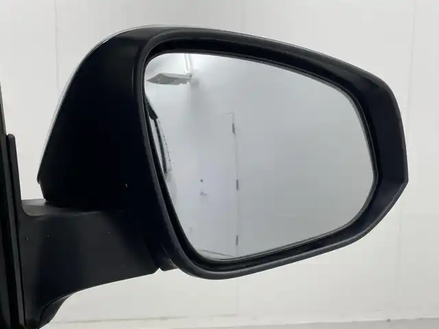 トヨタ ヴォクシー ZS 煌 茨城県 2016(平28)年 8.6万km アイスチタニウムマイカメタリック 純正ナビ/バックカメラ/フルセグ/衝突被害軽減ブレーキ/車線逸脱抑制装置/オートマチックハイビーム/両側電動スライドドア/ETC/純正16インチAW/LEDヘッドライト/スマートキー