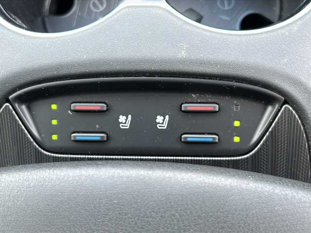 トヨタ ハリアー ハイブリッド Z レザーパッケージ 青森県 2023(令5)年 1.3万km プラチナホワイトパールマイカ ・4WD/・純正ディスプレイオーディオナビ/・プレミアムJBLサウンド/・フルセグ/Bluetooth/・全方位モニター/・デジタルインナーミラー/・ガラスルーフ/・本革シート(黒)/・シートヒーター/・エアシート/・衝突軽減ブレーキ/・ブラインドスポットモニター/・レーンキープアシスト/・レーダークルーズコントロール/・前後コーナーセンサー/・パワーバックドア/・置くだけ充電/・ステリングヒーター/・純正LEDヘッドライト/・オートマチックハイビーム/・ETC/・スマートキー/・プッシュスタート/・純正19インチAW/・スペアキー/・保証書・取説あり