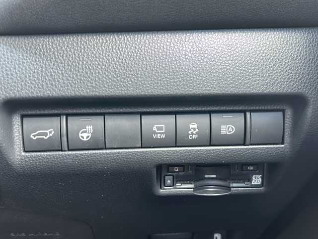 トヨタ ハリアー ハイブリッド Z レザーパッケージ 青森県 2023(令5)年 1.3万km プラチナホワイトパールマイカ ・4WD/・純正ディスプレイオーディオナビ/・プレミアムJBLサウンド/・フルセグ/Bluetooth/・全方位モニター/・デジタルインナーミラー/・ガラスルーフ/・本革シート(黒)/・シートヒーター/・エアシート/・衝突軽減ブレーキ/・ブラインドスポットモニター/・レーンキープアシスト/・レーダークルーズコントロール/・前後コーナーセンサー/・パワーバックドア/・置くだけ充電/・ステリングヒーター/・純正LEDヘッドライト/・オートマチックハイビーム/・ETC/・スマートキー/・プッシュスタート/・純正19インチAW/・スペアキー/・保証書・取説あり