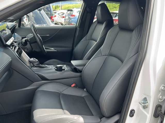 トヨタ ハリアー ハイブリッド Z レザーパッケージ 青森県 2023(令5)年 1.3万km プラチナホワイトパールマイカ ・4WD/・純正ディスプレイオーディオナビ/・プレミアムJBLサウンド/・フルセグ/Bluetooth/・全方位モニター/・デジタルインナーミラー/・ガラスルーフ/・本革シート(黒)/・シートヒーター/・エアシート/・衝突軽減ブレーキ/・ブラインドスポットモニター/・レーンキープアシスト/・レーダークルーズコントロール/・前後コーナーセンサー/・パワーバックドア/・置くだけ充電/・ステリングヒーター/・純正LEDヘッドライト/・オートマチックハイビーム/・ETC/・スマートキー/・プッシュスタート/・純正19インチAW/・スペアキー/・保証書・取説あり