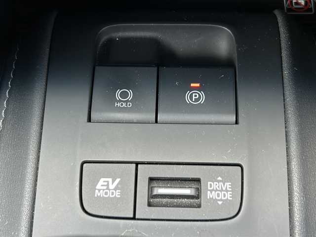 トヨタ ハリアー ハイブリッド Z レザーパッケージ 青森県 2023(令5)年 1.3万km プラチナホワイトパールマイカ ・4WD/・純正ディスプレイオーディオナビ/・プレミアムJBLサウンド/・フルセグ/Bluetooth/・全方位モニター/・デジタルインナーミラー/・ガラスルーフ/・本革シート(黒)/・シートヒーター/・エアシート/・衝突軽減ブレーキ/・ブラインドスポットモニター/・レーンキープアシスト/・レーダークルーズコントロール/・前後コーナーセンサー/・パワーバックドア/・置くだけ充電/・ステリングヒーター/・純正LEDヘッドライト/・オートマチックハイビーム/・ETC/・スマートキー/・プッシュスタート/・純正19インチAW/・スペアキー/・保証書・取説あり