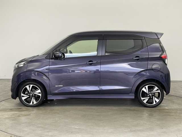 日産 デイズ ハイウェイスターG ターボ 兵庫県 2019(令1)年 1.9万km プレミアムパープルP ・純正ナビ/CD/DVD/BT/TV/AUX/・アラウンドビューモニター/・ETC/・ターボ/・前後ドライブレコーダー/・エマージェンシーブレーキ/・横滑り防止装置/・クリアランスソナー/・ＬＥＤヘッドライト/・オートライト/・フォグランプ/・アイドリングストップ/・ステアリングスイッチ/・純正15インチアルミホイール/・プッシュスタート/・インテリジェントキー/・スペアキー/・サイドエアバッグ/・取扱説明書/・保証書