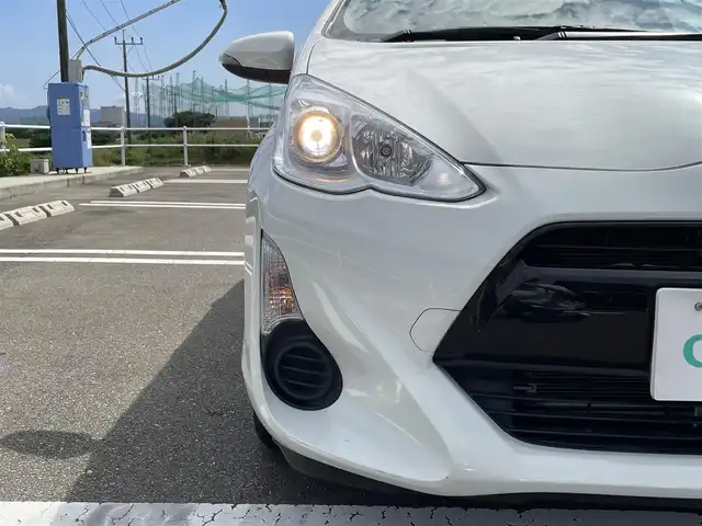 トヨタ アクア S 佐賀県 2015(平27)年 5万km ライムホワイトパールクリスタルシャイン ワンオーナー/純正SDナビゲーション/・フルセグTV/CD/DVD/SD/Bluetooth/社外デジタルインナーミラー(前後ドライブレコーダー機能付)/ビルトインETC/横滑り防止装置/ISOFIX対応/ステアリングリモコン/純正フロアマット/純正ドアバイザ―/スペアキー１本