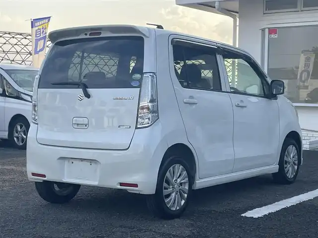 スズキ ワゴンＲ FZ 徳島県 2014(平26)年 11.1万km クリスタルホワイトP (株)IDOMが運営する【じしゃロン徳島店】の自社ローン専用車両になりますこちらは現金またはオートローンご利用時の価格です。/自社ローンご希望の方は別途その旨お申付け下さい”										/										/									スズキセーフティサポート　/社外ナビゲーション　/（フルセグ/CD/DVD/SD/BT)/運転席シートヒーター　/ヘッドライトレベリング/プッシュスタート　/スマートキー　/スペアキー　/１４インチアルミホイール　/革巻きステアリング/ステアリングリモコン/トラクションコントロール　/アイドリングストップ　/電動格納ミラー/Wエアバック/純正フロアマット　/サイドバイザー