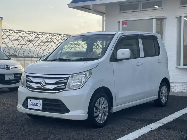 スズキ ワゴンＲ FZ 徳島県 2014(平26)年 11.1万km クリスタルホワイトP (株)IDOMが運営する【じしゃロン徳島店】の自社ローン専用車両になりますこちらは現金またはオートローンご利用時の価格です。/自社ローンご希望の方は別途その旨お申付け下さい”										/										/									スズキセーフティサポート　/社外ナビゲーション　/（フルセグ/CD/DVD/SD/BT)/運転席シートヒーター　/ヘッドライトレベリング/プッシュスタート　/スマートキー　/スペアキー　/１４インチアルミホイール　/革巻きステアリング/ステアリングリモコン/トラクションコントロール　/アイドリングストップ　/電動格納ミラー/Wエアバック/純正フロアマット　/サイドバイザー
