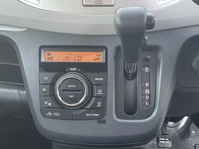 スズキ ワゴンＲ FZ 徳島県 2014(平26)年 11.1万km クリスタルホワイトP (株)IDOMが運営する【じしゃロン徳島店】の自社ローン専用車両になりますこちらは現金またはオートローンご利用時の価格です。/自社ローンご希望の方は別途その旨お申付け下さい”										/										/									スズキセーフティサポート　/社外ナビゲーション　/（フルセグ/CD/DVD/SD/BT)/運転席シートヒーター　/ヘッドライトレベリング/プッシュスタート　/スマートキー　/スペアキー　/１４インチアルミホイール　/革巻きステアリング/ステアリングリモコン/トラクションコントロール　/アイドリングストップ　/電動格納ミラー/Wエアバック/純正フロアマット　/サイドバイザー