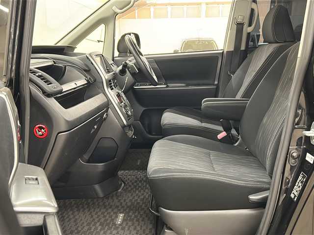 トヨタ ヴォクシー ZS 煌Ⅱ 道央・札幌 2012(平24)年 8万km ブラック /社外ディスプレイオーディオ//バックカメラ//フリップダウンモニター//両側パワースライドドア//ETC//プッシュスタート//オートライト//純正フロアマット//純正ドアバイザー//ダブルエアバック