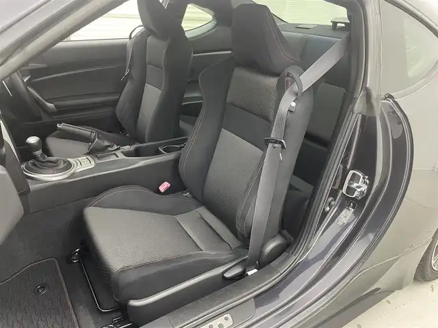 トヨタ ８６ GT 茨城県 2012(平24)年 17.3万km ダークグレーメタリック 社外ナビ/フルセグ視聴可/DVD再生可/バックカメラ/Bluetooth接続/ETC/TRDエアロ（フロント、サイド、リア）/純正AW/純正フロアマット