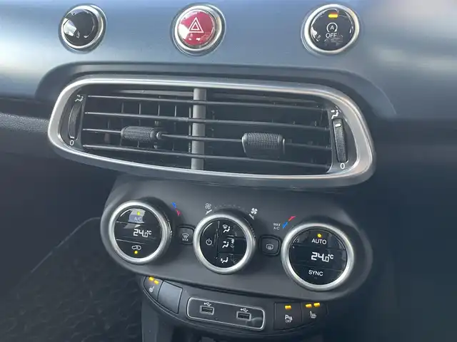 フィアット ５００Ｘ インディゴ 山梨県 2020(令2)年 3万km 青 150台限定車 /1オナ/ACC /純正ディスプレイオーディオ/AppleCarPlay/androidauto/Ｂカメラ　/ＬＥＤヘッド　/オートハイビーム　/ＢＳＡ　/黒革　/前席パワーシート　/前席シートヒーター　/空気圧センサー　/前後ドラレコ　/純正１８インチＡＷ