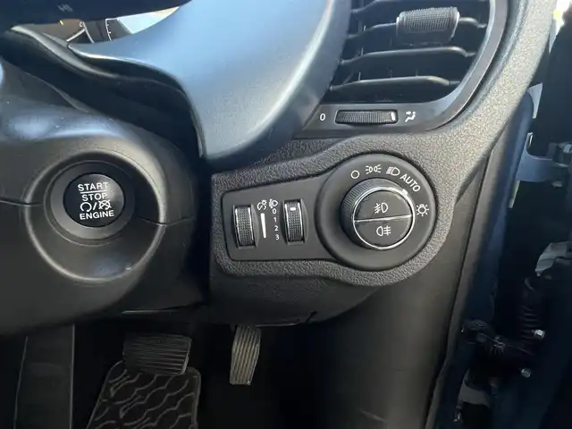 フィアット ５００Ｘ インディゴ 山梨県 2020(令2)年 3万km 青 150台限定車 /1オナ/ACC /純正ディスプレイオーディオ/AppleCarPlay/androidauto/Ｂカメラ　/ＬＥＤヘッド　/オートハイビーム　/ＢＳＡ　/黒革　/前席パワーシート　/前席シートヒーター　/空気圧センサー　/前後ドラレコ　/純正１８インチＡＷ