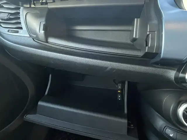 フィアット ５００Ｘ インディゴ 山梨県 2020(令2)年 3万km 青 150台限定車 /1オナ/ACC /純正ディスプレイオーディオ/AppleCarPlay/androidauto/Ｂカメラ　/ＬＥＤヘッド　/オートハイビーム　/ＢＳＡ　/黒革　/前席パワーシート　/前席シートヒーター　/空気圧センサー　/前後ドラレコ　/純正１８インチＡＷ