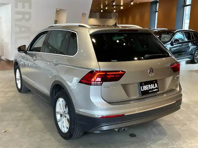 フォルクスワーゲン ティグアン TDI 4モーション ハイライン 道央・札幌 2018(平30)年 3.7万km タングステンシルバーメタリック レザーシートパッケージ/　・レザーシート/　・運転席メモリー付パワーシート/　・運転席パワーランバーサポート/オールインセーフティ/ヘッドアップディスプレイ/シートヒーター/DiscoverProナビ/フルセグTV/CD/DVD/SD/USB/Bluetooth/360°カメラ/パークアシスト/PDC/ACC/レーンアシスト/サイドアシストプラス/トラフィックアシスト/ダイナミックコーナリングライト/ダイナミックライトアシスト/パワーテールゲート