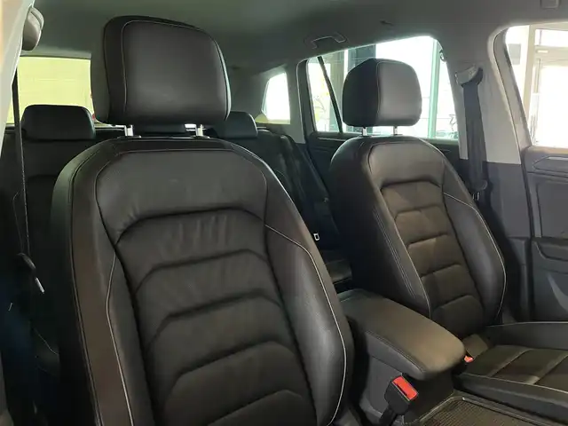 フォルクスワーゲン ティグアン TDI 4モーション ハイライン 道央・札幌 2018(平30)年 3.7万km タングステンシルバーメタリック レザーシートパッケージ/　・レザーシート/　・運転席メモリー付パワーシート/　・運転席パワーランバーサポート/オールインセーフティ/ヘッドアップディスプレイ/シートヒーター/DiscoverProナビ/フルセグTV/CD/DVD/SD/USB/Bluetooth/360°カメラ/パークアシスト/PDC/ACC/レーンアシスト/サイドアシストプラス/トラフィックアシスト/ダイナミックコーナリングライト/ダイナミックライトアシスト/パワーテールゲート