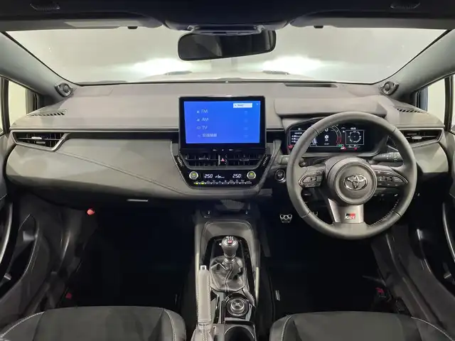 トヨタ ＧＲカローラ RZ 愛知県 2024(令6)年 0.1千km プラチナホワイトパールマイカ 純正１０．５インチディスプレイ/ＪＢＬプレミアムサウンド/衝突軽減ブレーキ/レーダークルーズコントロール/ブラインドスポットモニター/クリアランスソナー/先行車発進告知/ヘッドアップディスプレイ/ハンドルヒーター/シートヒーター/ハーフレザーシート/バックカメラ/ビルトインＥＴＣ２．０/アクセサリーソケット/USB入力端子/ISOFIX/純正フロアマット/純正18インチアルミホイール