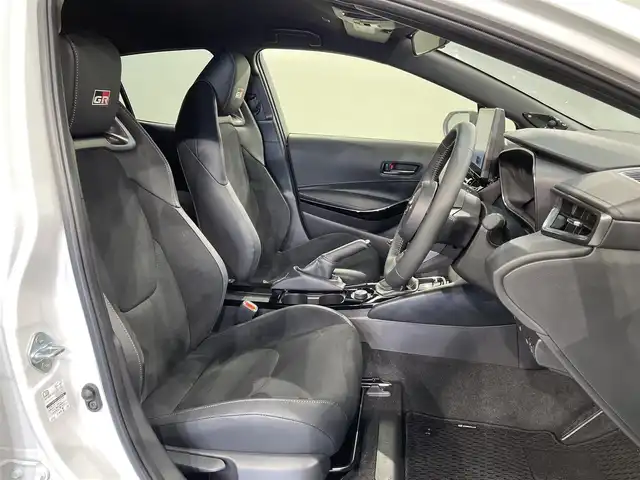 トヨタ ＧＲカローラ RZ 愛知県 2024(令6)年 0.1千km プラチナホワイトパールマイカ 純正１０．５インチディスプレイ/ＪＢＬプレミアムサウンド/衝突軽減ブレーキ/レーダークルーズコントロール/ブラインドスポットモニター/クリアランスソナー/先行車発進告知/ヘッドアップディスプレイ/ハンドルヒーター/シートヒーター/ハーフレザーシート/バックカメラ/ビルトインＥＴＣ２．０/アクセサリーソケット/USB入力端子/ISOFIX/純正フロアマット/純正18インチアルミホイール