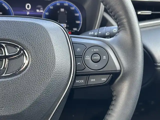 トヨタ カローラ クロス ハイブリッド Z 島根県 2024(令6)年 1.7万km ダークブルーマイカM 登録時走行距離16439km/ワンオーナー/トヨタコネクテッドナビ/Bluetooth/フルセグTV(テレビキャンセラー付)/ビルトインETC2.0/電動パーキング/ブレーキホールド/スマートキー(スペアキー×1)/運転席パワーシート/純正18インチAW/純正フロアマット/前後コーナーセンサー/LEDヘッドライト/フォグランプ/オートライト/オートハイビーム/ウィンカーミラー/衝突被害軽減ブレーキ/レーダークルーズコントロール/レーンキープアシスト/横滑り防止装置/ダブル/カーテンエアバッグ/スタッドレスタイヤ付/禁煙車/取扱説明書/保証書