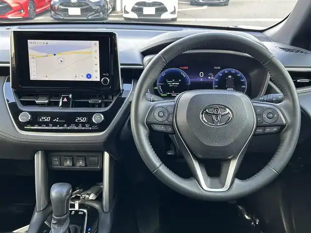 トヨタ カローラ クロス ハイブリッド Z 島根県 2024(令6)年 1.7万km ダークブルーマイカM 登録時走行距離16439km/ワンオーナー/トヨタコネクテッドナビ/Bluetooth/フルセグTV(テレビキャンセラー付)/ビルトインETC2.0/電動パーキング/ブレーキホールド/スマートキー(スペアキー×1)/運転席パワーシート/純正18インチAW/純正フロアマット/前後コーナーセンサー/LEDヘッドライト/フォグランプ/オートライト/オートハイビーム/ウィンカーミラー/衝突被害軽減ブレーキ/レーダークルーズコントロール/レーンキープアシスト/横滑り防止装置/ダブル/カーテンエアバッグ/スタッドレスタイヤ付/禁煙車/取扱説明書/保証書