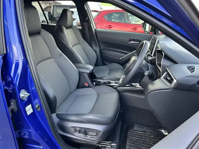 トヨタ カローラ クロス ハイブリッド Z 島根県 2024(令6)年 1.7万km ダークブルーマイカM 登録時走行距離16439km/ワンオーナー/トヨタコネクテッドナビ/Bluetooth/フルセグTV(テレビキャンセラー付)/ビルトインETC2.0/電動パーキング/ブレーキホールド/スマートキー(スペアキー×1)/運転席パワーシート/純正18インチAW/純正フロアマット/前後コーナーセンサー/LEDヘッドライト/フォグランプ/オートライト/オートハイビーム/ウィンカーミラー/衝突被害軽減ブレーキ/レーダークルーズコントロール/レーンキープアシスト/横滑り防止装置/ダブル/カーテンエアバッグ/スタッドレスタイヤ付/禁煙車/取扱説明書/保証書