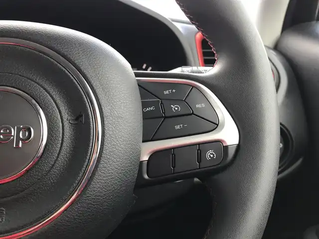 クライスラー・ジープ レネゲード トレイルホーク 4xe 鳥取県 2021(令3)年 5.1万km 黒 ４・W・D・ターボ車/純正ナビ/フルセグ/BT/USB/AUX/バックカメラ/衝突軽減システム/レーンキープアシスト/コーナーセンサー/ヒルスタートアシスト/クルーズコントロール/ETC2.0/LEDヘットライト/純正17インチアルミホイール/ルーフレール/プッシュエンジンスタート/スマートキー/フロアマット