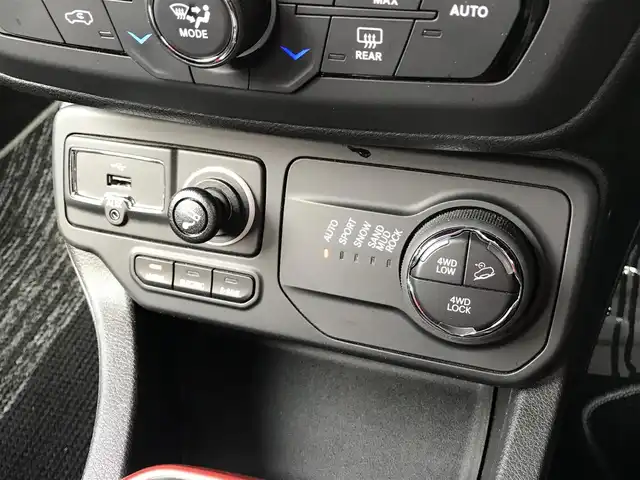 クライスラー・ジープ レネゲード トレイルホーク 4xe 鳥取県 2021(令3)年 5.1万km 黒 ４・W・D・ターボ車/純正ナビ/フルセグ/BT/USB/AUX/バックカメラ/衝突軽減システム/レーンキープアシスト/コーナーセンサー/ヒルスタートアシスト/クルーズコントロール/ETC2.0/LEDヘットライト/純正17インチアルミホイール/ルーフレール/プッシュエンジンスタート/スマートキー/フロアマット