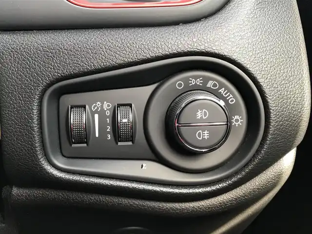 クライスラー・ジープ レネゲード トレイルホーク 4xe 鳥取県 2021(令3)年 5.1万km 黒 ４・W・D・ターボ車/純正ナビ/フルセグ/BT/USB/AUX/バックカメラ/衝突軽減システム/レーンキープアシスト/コーナーセンサー/ヒルスタートアシスト/クルーズコントロール/ETC2.0/LEDヘットライト/純正17インチアルミホイール/ルーフレール/プッシュエンジンスタート/スマートキー/フロアマット