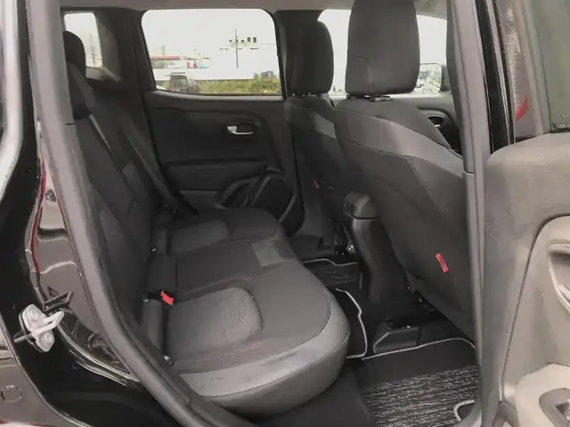 クライスラー・ジープ レネゲード トレイルホーク 4xe 鳥取県 2021(令3)年 5.1万km 黒 ４・W・D・ターボ車/純正ナビ/フルセグ/BT/USB/AUX/バックカメラ/衝突軽減システム/レーンキープアシスト/コーナーセンサー/ヒルスタートアシスト/クルーズコントロール/ETC2.0/LEDヘットライト/純正17インチアルミホイール/ルーフレール/プッシュエンジンスタート/スマートキー/フロアマット