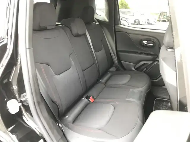 クライスラー・ジープ レネゲード トレイルホーク 4xe 鳥取県 2021(令3)年 5.1万km 黒 ４・W・D・ターボ車/純正ナビ/フルセグ/BT/USB/AUX/バックカメラ/衝突軽減システム/レーンキープアシスト/コーナーセンサー/ヒルスタートアシスト/クルーズコントロール/ETC2.0/LEDヘットライト/純正17インチアルミホイール/ルーフレール/プッシュエンジンスタート/スマートキー/フロアマット