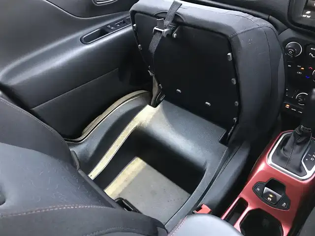 クライスラー・ジープ レネゲード トレイルホーク 4xe 鳥取県 2021(令3)年 5.1万km 黒 ４・W・D・ターボ車/純正ナビ/フルセグ/BT/USB/AUX/バックカメラ/衝突軽減システム/レーンキープアシスト/コーナーセンサー/ヒルスタートアシスト/クルーズコントロール/ETC2.0/LEDヘットライト/純正17インチアルミホイール/ルーフレール/プッシュエンジンスタート/スマートキー/フロアマット