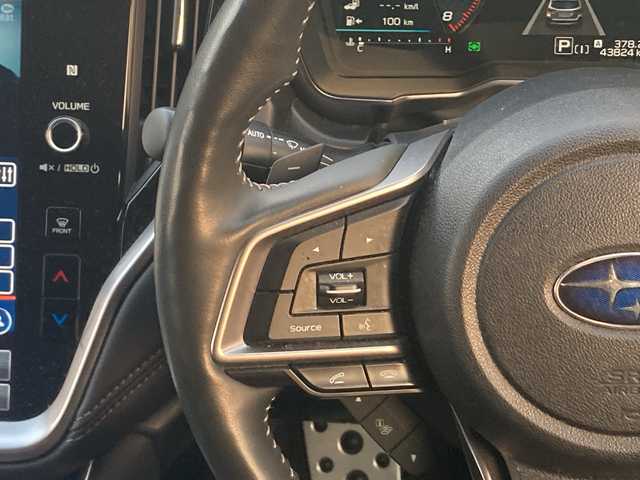 スバル アウトバック リミテッドEX 愛媛県 2023(令5)年 4.4万km クリスタルホワイトP Harmon Kardon/純正メモリーナビ/・Bluetooth/・USB/フルセグTV/バックカメラ（フロントカメラ/左サイドカメラ）/アイサイトX/ETC/前後ドライブレコーダー/パワーバックドア/前席パワーシート/シートヒーター/シートメモリー/革巻きステアリング/ステアリングヒーター/ステアリングスイッチ/革巻きステアリング/電動格納ミラー/純正18インチAW/純正フロアマット/オートライト/LEDヘッドライト/プッシュスタート/スマートキー/スペアキー/保証書/取扱説明書