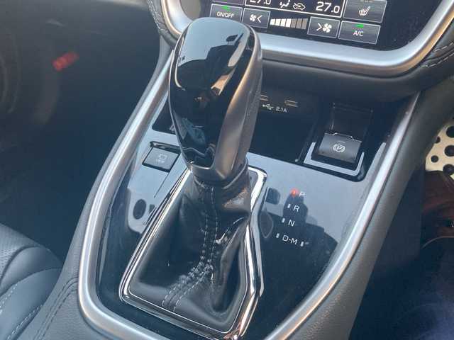 スバル アウトバック リミテッドEX 愛媛県 2023(令5)年 4.4万km クリスタルホワイトP Harmon Kardon/純正メモリーナビ/・Bluetooth/・USB/フルセグTV/バックカメラ（フロントカメラ/左サイドカメラ）/アイサイトX/ETC/前後ドライブレコーダー/パワーバックドア/前席パワーシート/シートヒーター/シートメモリー/革巻きステアリング/ステアリングヒーター/ステアリングスイッチ/革巻きステアリング/電動格納ミラー/純正18インチAW/純正フロアマット/オートライト/LEDヘッドライト/プッシュスタート/スマートキー/スペアキー/保証書/取扱説明書