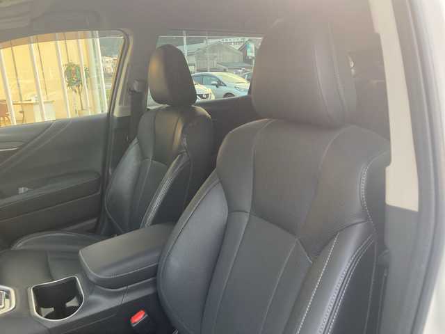 スバル アウトバック リミテッドEX 愛媛県 2023(令5)年 4.4万km クリスタルホワイトP Harmon Kardon/純正メモリーナビ/・Bluetooth/・USB/フルセグTV/バックカメラ（フロントカメラ/左サイドカメラ）/アイサイトX/ETC/前後ドライブレコーダー/パワーバックドア/前席パワーシート/シートヒーター/シートメモリー/革巻きステアリング/ステアリングヒーター/ステアリングスイッチ/革巻きステアリング/電動格納ミラー/純正18インチAW/純正フロアマット/オートライト/LEDヘッドライト/プッシュスタート/スマートキー/スペアキー/保証書/取扱説明書