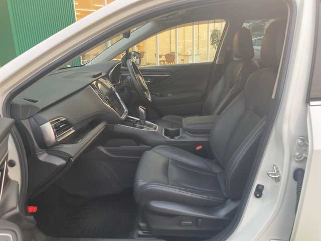 スバル アウトバック リミテッドEX 愛媛県 2023(令5)年 4.4万km クリスタルホワイトP Harmon Kardon/純正メモリーナビ/・Bluetooth/・USB/フルセグTV/バックカメラ（フロントカメラ/左サイドカメラ）/アイサイトX/ETC/前後ドライブレコーダー/パワーバックドア/前席パワーシート/シートヒーター/シートメモリー/革巻きステアリング/ステアリングヒーター/ステアリングスイッチ/革巻きステアリング/電動格納ミラー/純正18インチAW/純正フロアマット/オートライト/LEDヘッドライト/プッシュスタート/スマートキー/スペアキー/保証書/取扱説明書